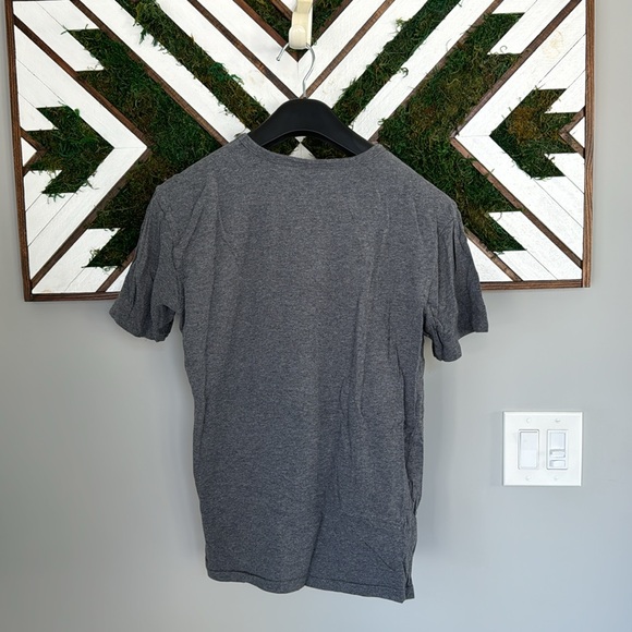 Men’s gray t-shirt with plaid pocket - Picture 2 of 3